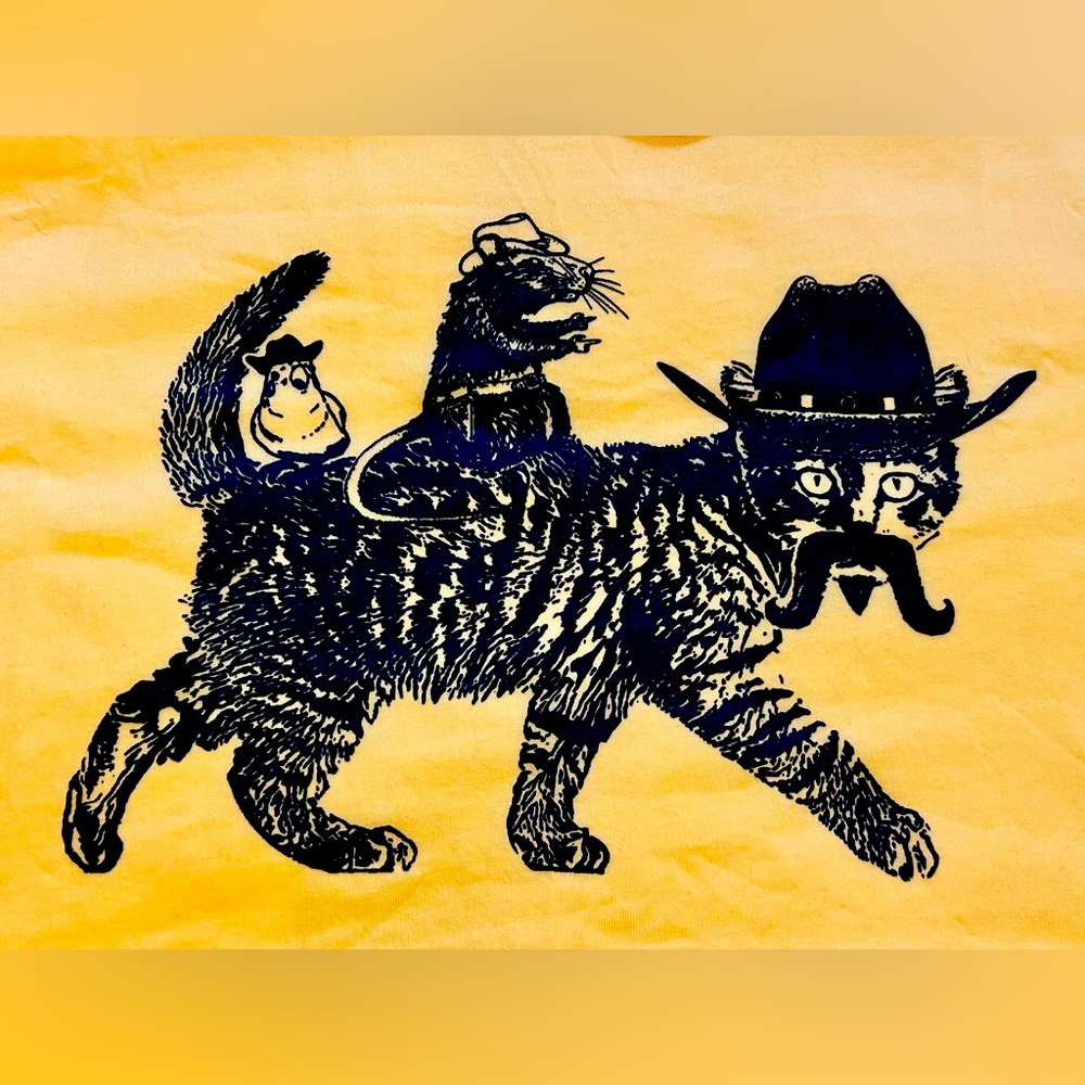 NWT Yellow S/S T-shirt with Cat, Rat & Bird Design, Regular Fit, Size Large